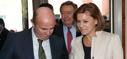 Cospedal: 'No perdamos tiempo mirando a izquierda o derecha; miremos al futuro'