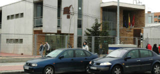Fachada del instituto Profesor Domínguez Ortiz. Fotografía: Álvaro Díaz Villamil / Ayuntamiento de Azuqueca de Henares