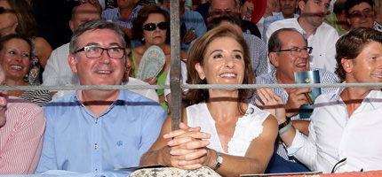 Marcial Marín y Marta García en la plaza de toros de Ciudad Real. (Foto: Gobierno regional)
