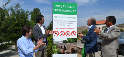 La Junta de Comunidades y la Diputación provincial, presentes en el homenaje a Adolfo Suárez González en Espinosa de Henares