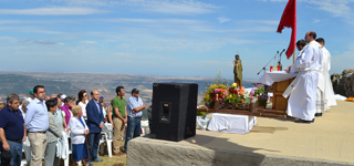 Las instituciones apoyan con su presencia la tradicional romería del Alto Rey