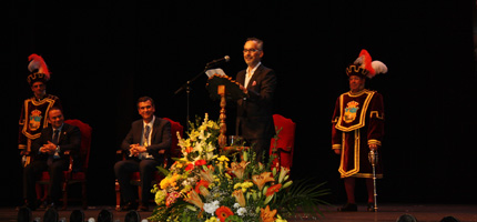 Pedro Solís durante el pregón. (Foto: Ayuntamiento de Guadalajara)