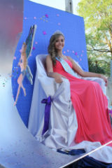 El desfile de carrozas de Mandayona derrochó colorido e imaginación