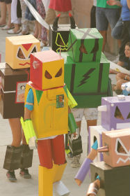 El desfile de carrozas de Mandayona derrochó colorido e imaginación