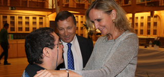 ASPADEC concede su medalla de oro a María Dolores Cospedal