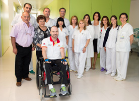 El guardia civil, Román David Gómez, recibe el alta en el Hospital Nacional de Parapléjicos
