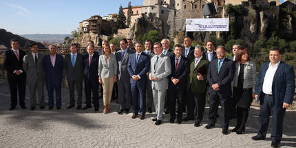 Cospedal ha presidido la reunión del primer Pleno de la Mesa de la Tauromaquia, en el Parador Nacional de Cuenca. (Foto: Gobierno regional)