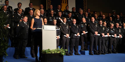 Cospedal en el acto de imposición de condecoraciones a miembros de la Policía Local de Castilla-La Mancha, celebrado en Guadalajara. (Foto: Gobierno regional)