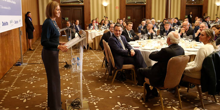 Lo que gastó Candau escandaliza, cae chapapote y Cospedal pide innovar