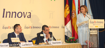 Cospedal presume de Leceta en el 'Nueva Economía Fórum'