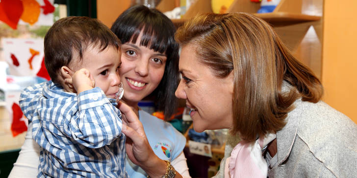 Cospedal visita la Escuela Infantil Municipal Los Cotos. (Foto: Gobierno regional)