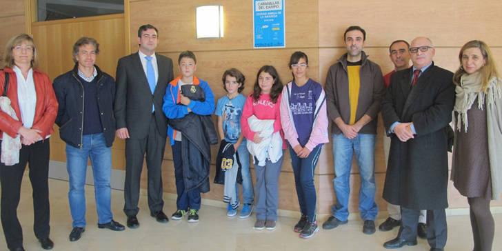 Cabanillas del Campo ya luce las placas y señales que recuerdan que es Ciudad Amiga de la Infancia