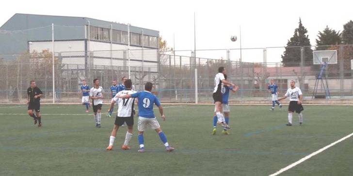 Imagen del partido entre el Yunquera y el Villanueva de la Torre.