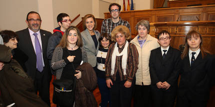 Cospedal anuncia en las Cortes que en los dos años venideros se destinará el 1 % del PIB de la región a políticas de discapacidad