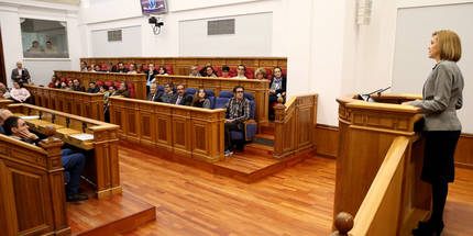 Cospedal anuncia en las Cortes que en los dos años venideros se destinará el 1 % del PIB de la región a políticas de discapacidad