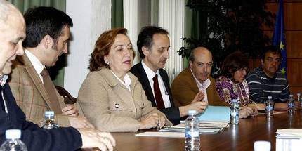 Imagen de archivo de la reunión mantenida entre ganaderos con la consejera Soriano. (Foto: Gobierno regional)