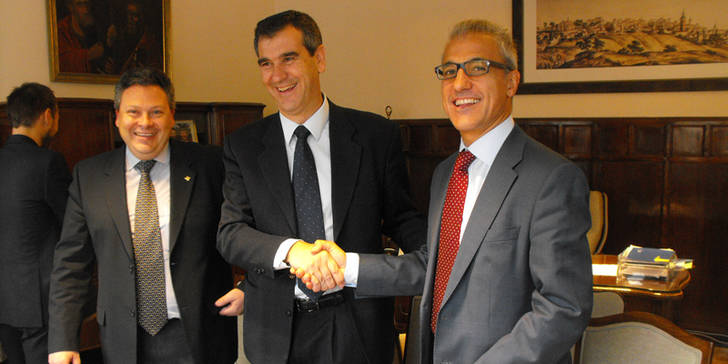 El Ayuntamiento y GlobalCaja firman el contrato para la refinanciación del préstamo del fondo para el pago a proveedores