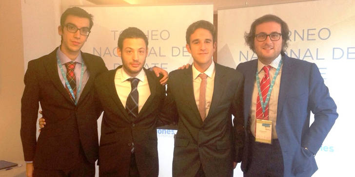 Participantes de NNGG en la final nacional de la I Liga de Debate. (Foto: PP)