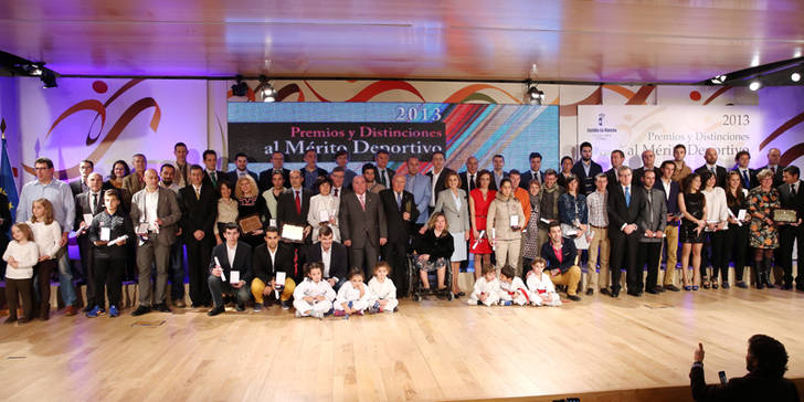 Cospedal destaca que el deporte garantiza el respeto al adversario y constituye “una poderosa herramienta para mejorar la convivencia”