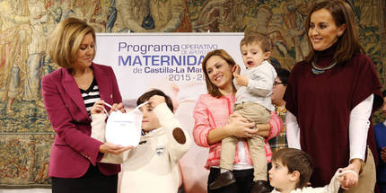 Cospedal durante la presentación del Programa Operativo de Apoyo a la Maternidad de Castilla-La Mancha. (Foto: Gobierno regional)