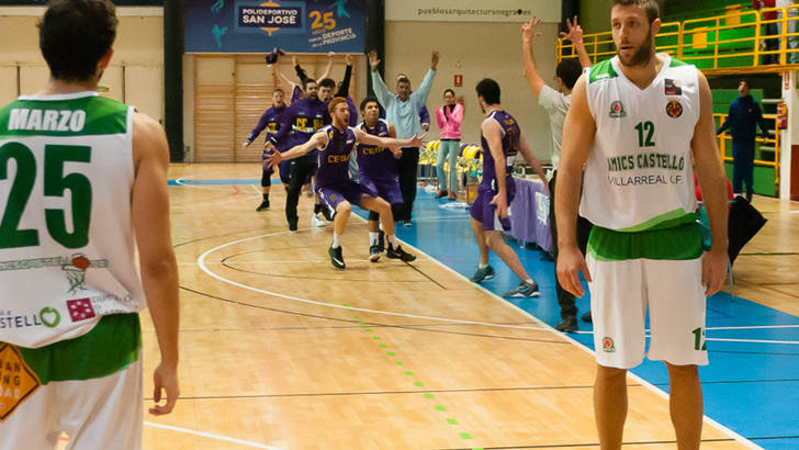 Alegría en las filas moradas. (Foto: Antonio Magán.)
