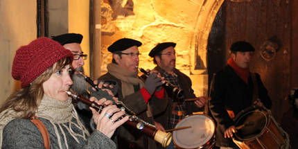 Las dulzainas dan comienzo a la fiesta de San Vicente en Sigüenza