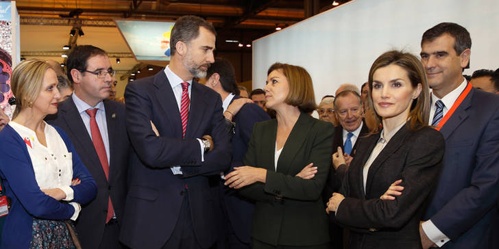 El PSOE se da otro coscorrón, baja la lista de espera y Cospedal, guía turística