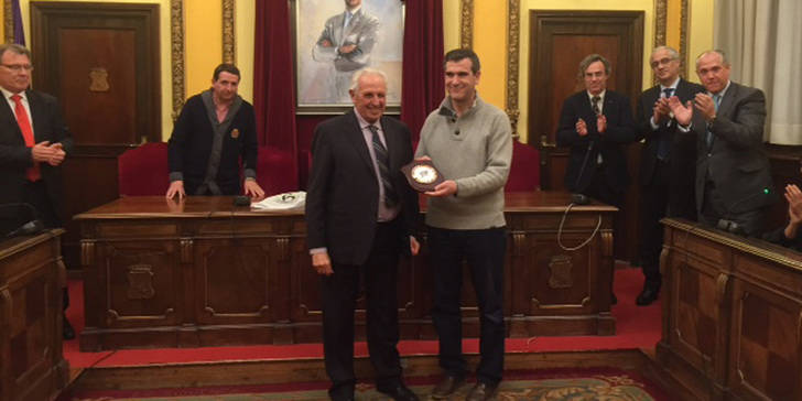 El alcalde de Guadalajara recibe a representantes del Campeonato del Mediterráneo de Esgrima