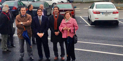 Echániz visita el aparcamiento del Hospital de Guadalajara.