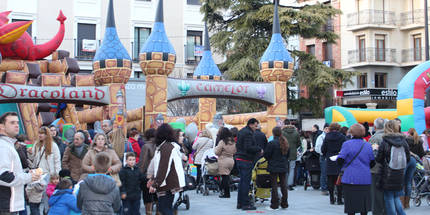 La Plaza Mayor acoge la merienda popular del Jueves Lardero