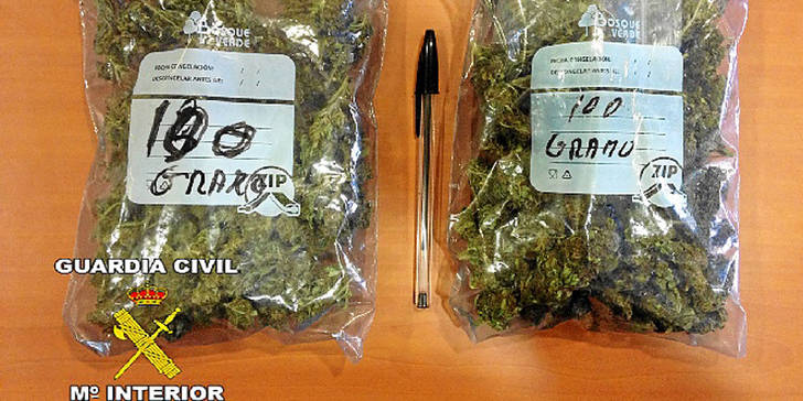 Imagen de archivo de bolsas de marihuana incautadas por la Guardia Civil.