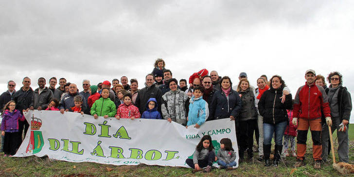 Los seteros celebran la duodécima edición del Día del Arbol en Quer