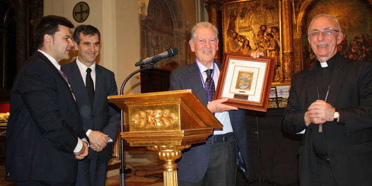 José María Bris ensalza a Santa Teresa de Jesús y recuerda a Carlos Santiesteban en su pregón de Semana Santa