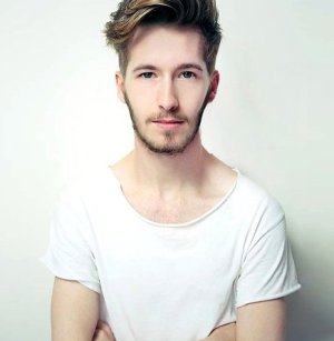 El joven diseñador Juan Carlos Pajares salta al Vanity Fair y presenta su segunda colección