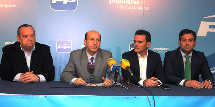 Sánchez destaca como gran objetivo del PP continuar con la creación de empleo durante la presentación de los candidatos a las alcaldías de Alovera, Cabanillas y El Casar