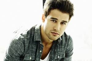 Ryan Guzman se convierte en el galán de moda