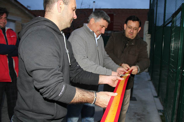 Tamajón ya cuenta con un nuevo local multiusos para los jóvenes y con pista de pádel