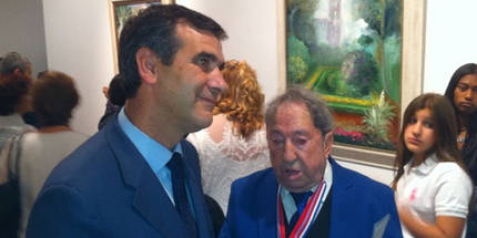 Antonio Román junto a Carlos Santiesteban en la inauguración de su última exposición en el Infantado.