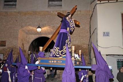 El Vía Crucis interparroquial del arciprestazgo Pastrana-Mondéjar congrega a dos mil personas en la villa ducal