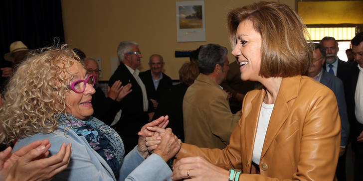 Cospedal diferencia entre el PP, que paga la sanidad y educación para que sigan siendo públicas y el PSOE, 'que los dejó en quiebra'