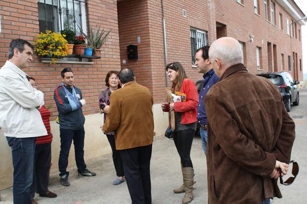 Antonio Román recorre Taracena para escuchar las demandas de los vecinos