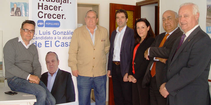 Paloma Barredo junto al candidato del PP a la Alcaldía de El Casar, José Luis González.