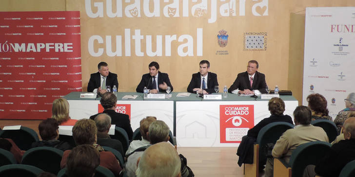 Echániz destaca el compromiso de las entidades sociales para ayudar a las personas mayores