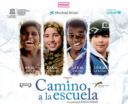 La Caixa lleva gratis al cine a 450 escolares de Cabanillas para ver Camino a la escuela, un documental pensado para remover conciencias