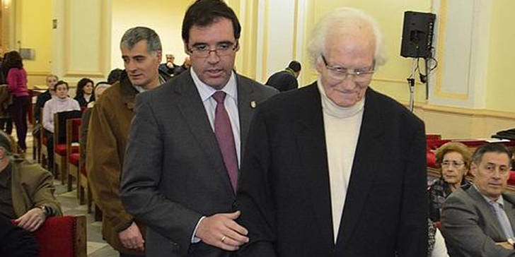 Fallece Víctor de la Vega, autor del Retablo Arrianse expuesto en la Diputación de Guadalajara