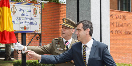 Antonio Román recibe el título de Ingeniero de honor y piloto de aerostatos honorífico