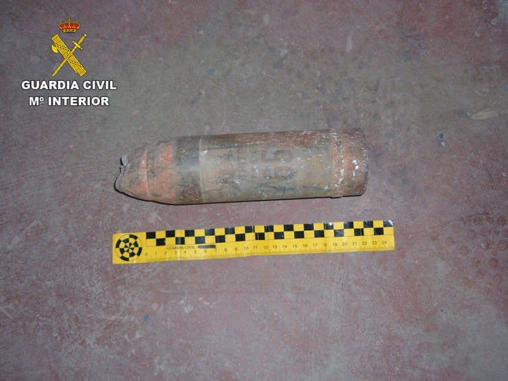 La Guardia Civil desactiva un proyectil de artillería de la Guerra Civil en Villaviciosa de Tajuña