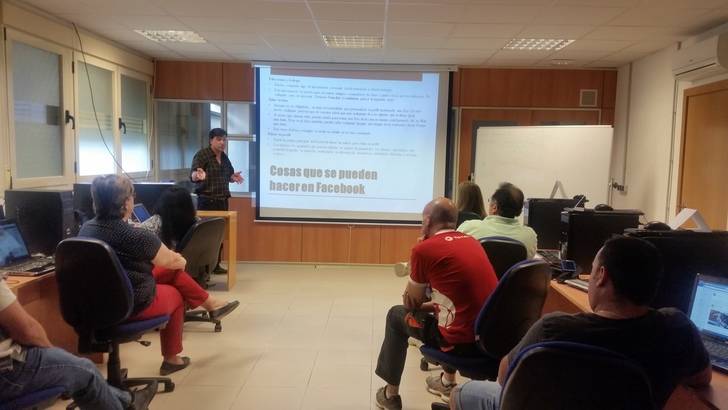 Pymes y autónomos de El Casar aprenden a sacar partido a las redes sociales