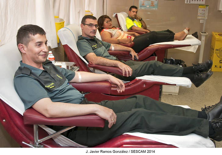 La Guardia Civil ayuda a salvar vidas donando su sangre en el Hospital de Guadalajara