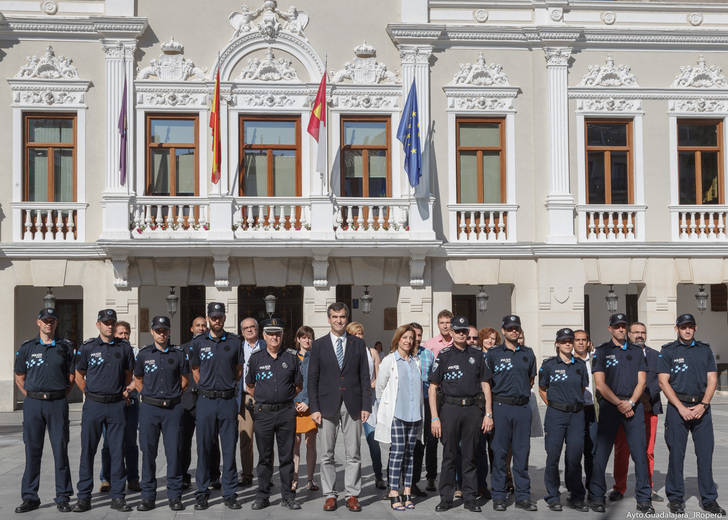 Los ocho nuevos agentes de la Policía Local han tomado posesión de su cargo